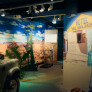 Vue de l'exposition Il faut sauver le Joba Mena, Jeep sur fond peint