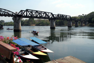 Fleuve ici la riviere Kwai et son celebre pont
