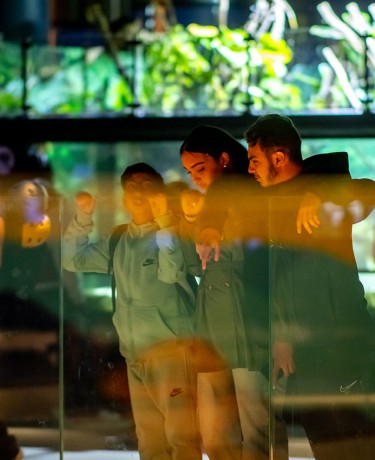 Visiteurs dans l'Aquarium