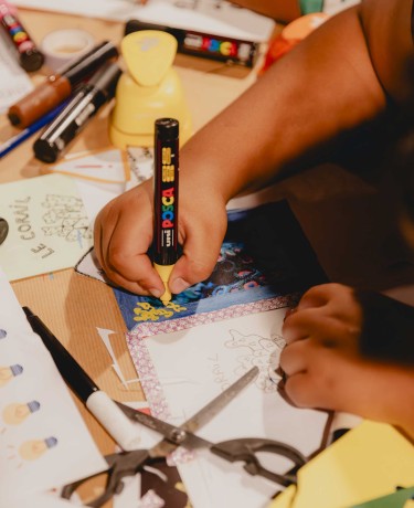 Gros plan sur un atelier lié aux coraux